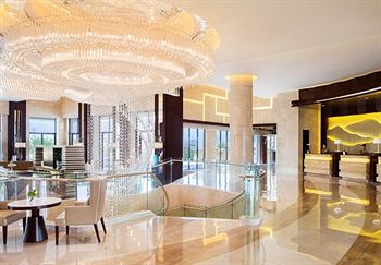 Imagen de los interiores del Hotel Courtyard By Marriott Boluo. Foto 15