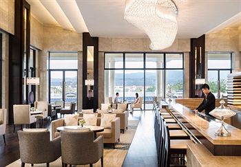 Imagen del bar/restaurante del Hotel Courtyard By Marriott Boluo. Foto 4