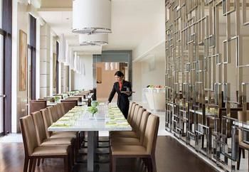 Imagen del bar/restaurante del Hotel Courtyard By Marriott Boluo. Foto 6