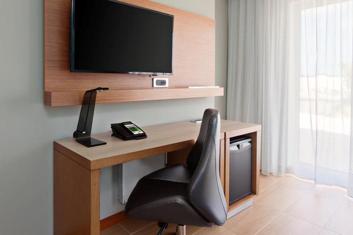 Imagen de la habitación del Hotel Courtyard By Marriott Bonaire Dive Resort. Foto 3