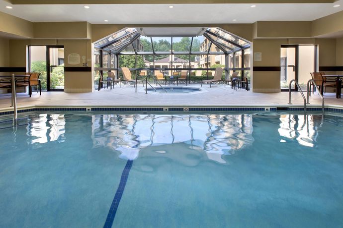 Imagen de la piscina del Hotel Courtyard By Marriott Boston Andover. Foto 19