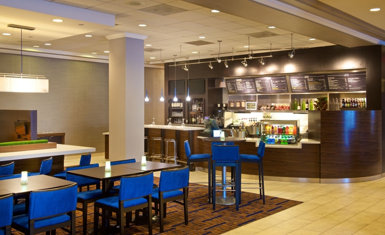 Imagen del bar/restaurante del Hotel Courtyard By Marriott Boston Billerica/bedford. Foto 3