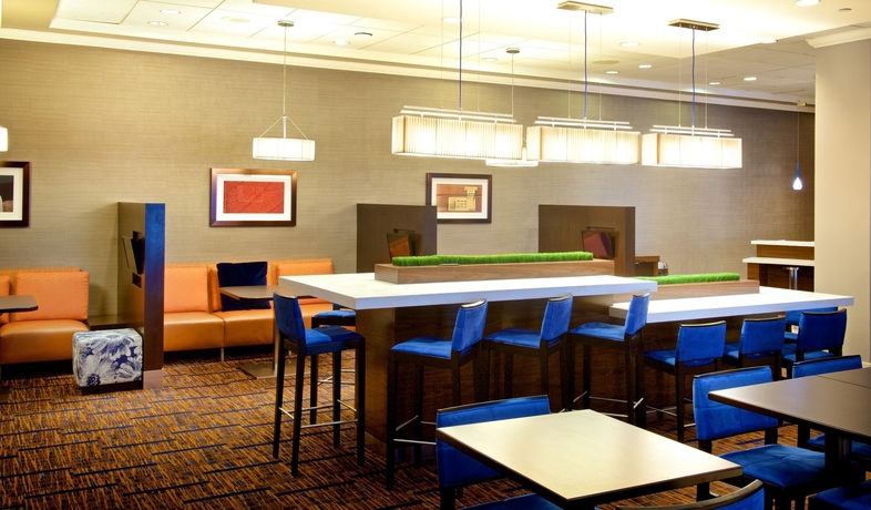 Imagen del bar/restaurante del Hotel Courtyard By Marriott Boston Billerica/bedford. Foto 4