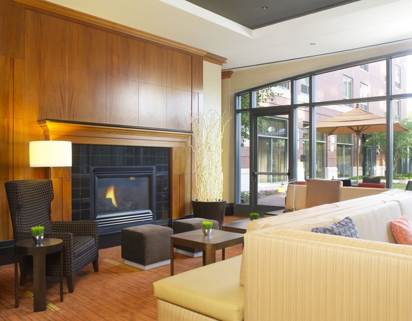 Imagen de los interiores del Hotel Courtyard By Marriott Boston Brookline. Foto 14