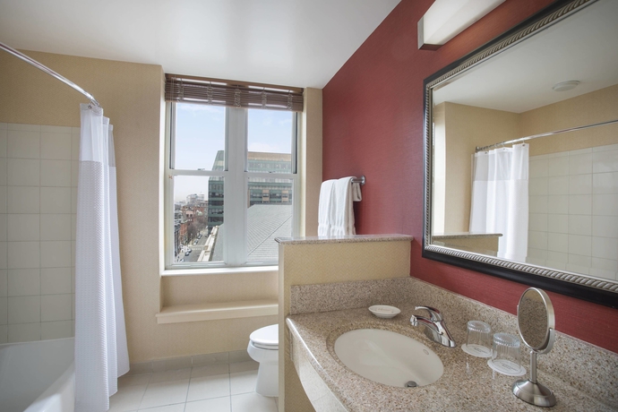 Imagen de la habitación del Hotel Courtyard By Marriott Boston Copley Square. Foto 7