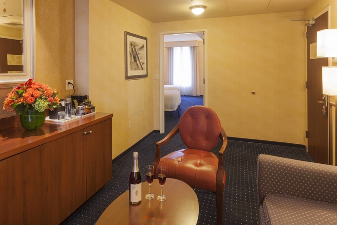 Imagen de la habitación del Hotel Courtyard By Marriott Boston Copley Square. Foto 8