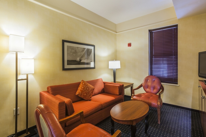 Imagen de la habitación del Hotel Courtyard By Marriott Boston Copley Square. Foto 11