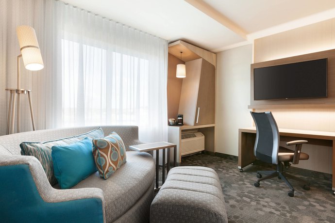 Imagen de la habitación del Hotel Courtyard By Marriott Boston Dedham/westwood. Foto 9