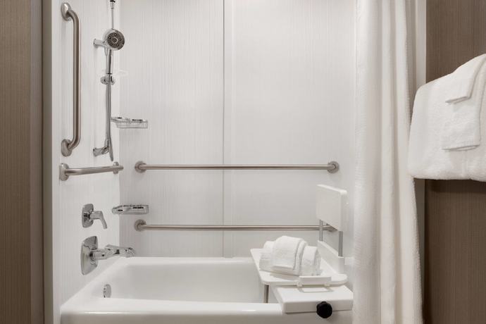 Imagen de la habitación del Hotel Courtyard By Marriott Boston Dedham/westwood. Foto 10