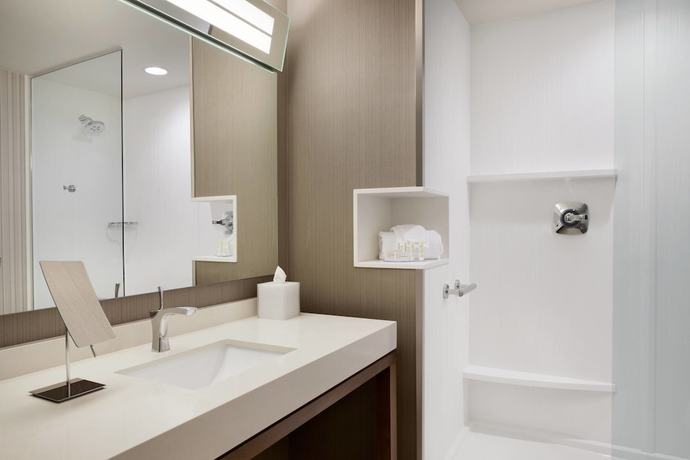 Imagen de la habitación del Hotel Courtyard By Marriott Boston Dedham/westwood. Foto 14