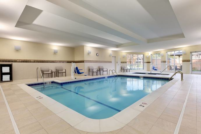 Imagen de la piscina del Hotel Courtyard By Marriott Boston Dedham/westwood. Foto 20