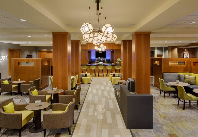 Imagen del bar/restaurante del Hotel Courtyard By Marriott Boston Logan Airport. Foto 5