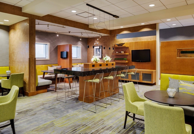 Imagen de los interiores del Hotel Courtyard By Marriott Boston Logan Airport. Foto 12