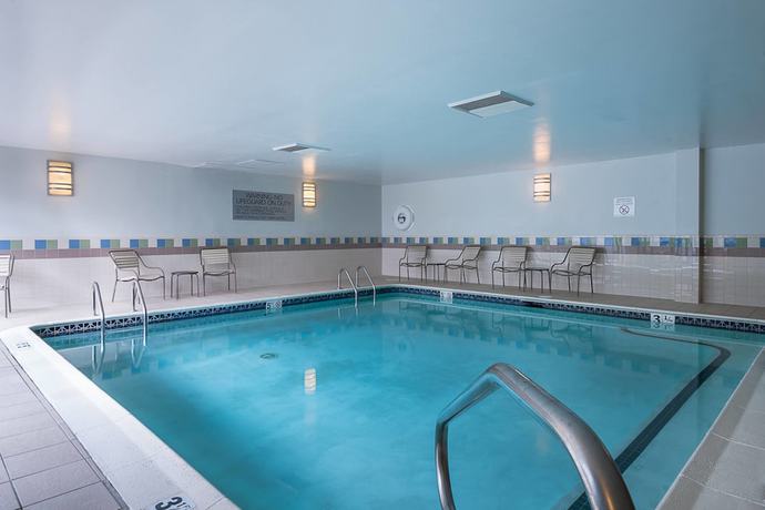 Imagen de la piscina del Hotel Courtyard By Marriott Boston Marlborough. Foto 13