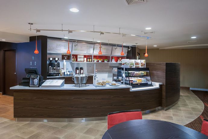 Imagen de los interiores del Hotel Courtyard By Marriott Boston Marlborough. Foto 11