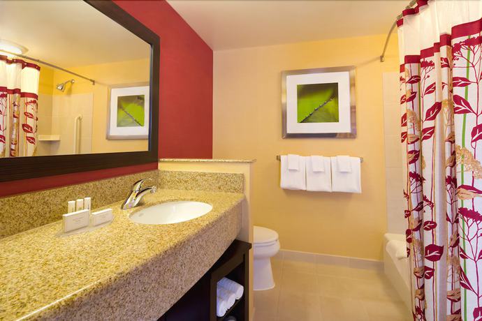 Imagen de la habitación del Hotel Courtyard By Marriott Boston Waltham. Foto 5