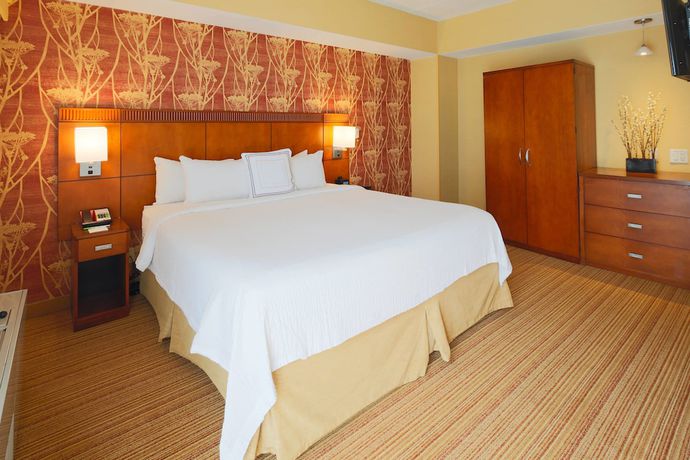 Imagen de la habitación del Hotel Courtyard By Marriott Boston Waltham. Foto 6