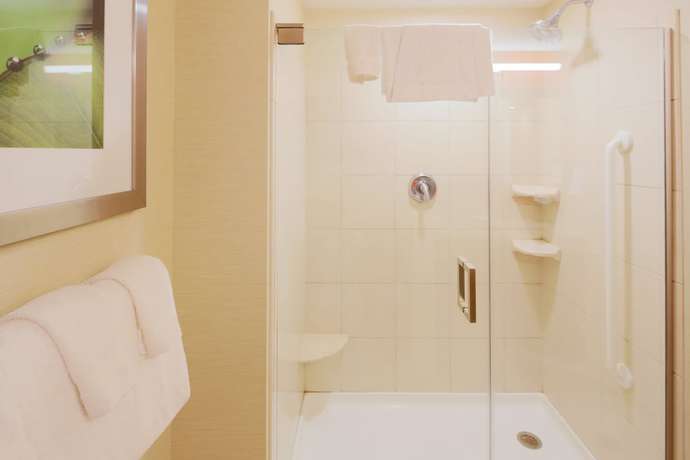 Imagen de la habitación del Hotel Courtyard By Marriott Boston Waltham. Foto 7
