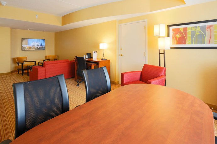 Imagen de la habitación del Hotel Courtyard By Marriott Boston Waltham. Foto 10
