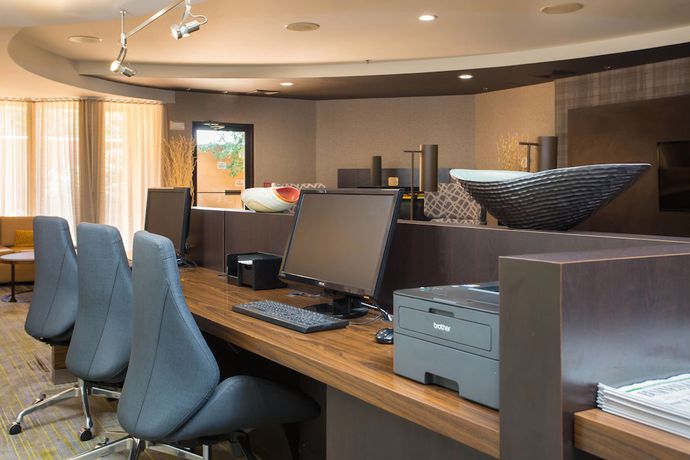 Imagen de los interiores del Hotel Courtyard By Marriott Boston Westborough. Foto 12
