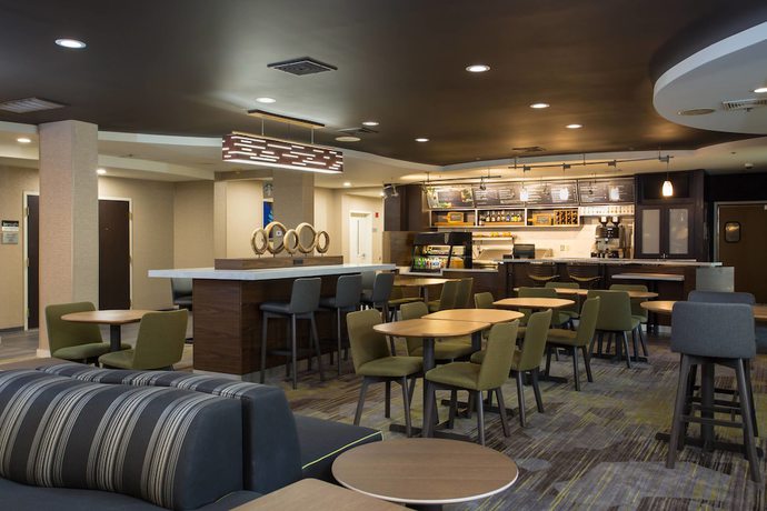 Imagen del bar/restaurante del Hotel Courtyard By Marriott Boston Westborough. Foto 2