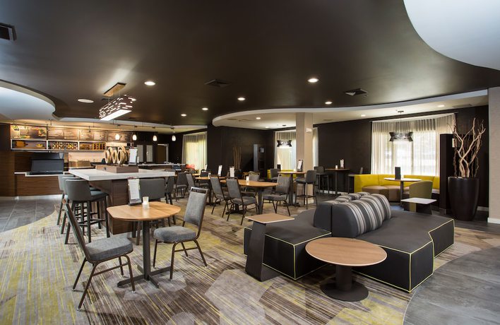 Imagen del bar/restaurante del Hotel Courtyard By Marriott Boston Westborough. Foto 3