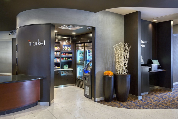 Imagen del bar/restaurante del Hotel Courtyard By Marriott Boston-south Boston. Foto 10