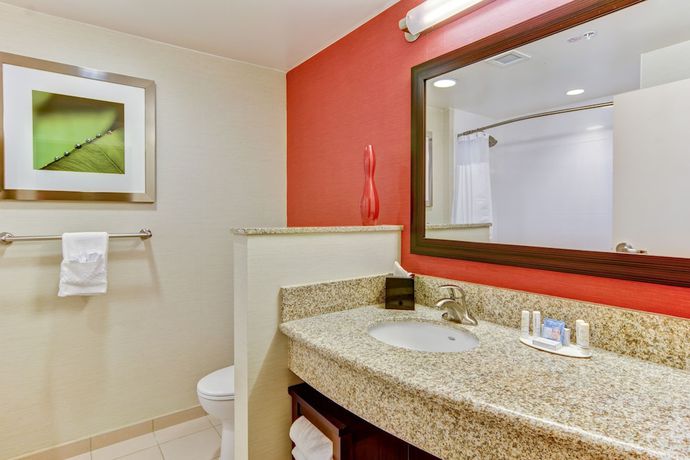 Imagen de la habitación del Hotel Courtyard By Marriott Bridgeport Clarksburg. Foto 13