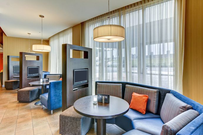 Imagen del bar/restaurante del Hotel Courtyard By Marriott Bridgeport Clarksburg. Foto 2