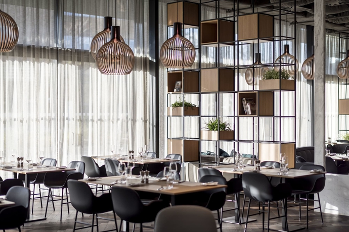 Imagen del bar/restaurante del Hotel Courtyard By Marriott Brno. Foto 5