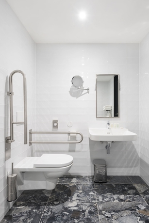 Imagen de la habitación del Hotel Courtyard By Marriott Brno. Foto 14