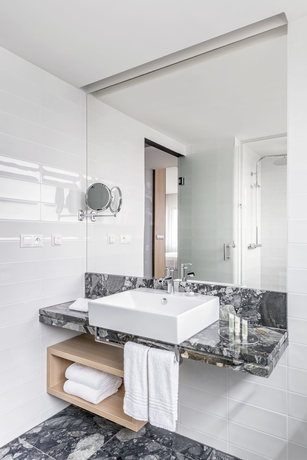 Imagen de la habitación del Hotel Courtyard By Marriott Brno. Foto 15