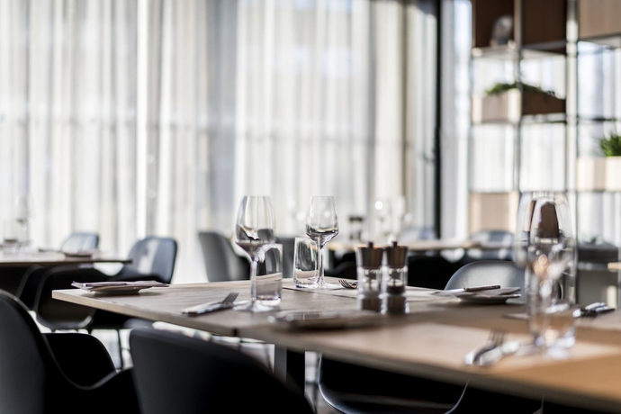 Imagen del bar/restaurante del Hotel Courtyard By Marriott Brno. Foto 11