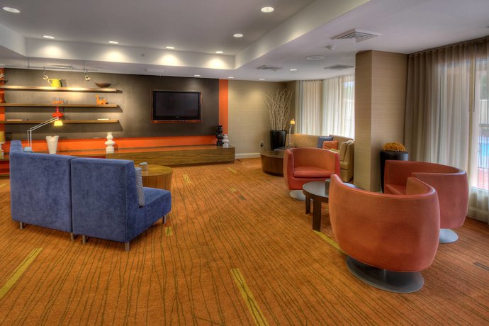 Imagen de los interiores del Hotel Courtyard By Marriott Burlington, Westview Terrace. Foto 13