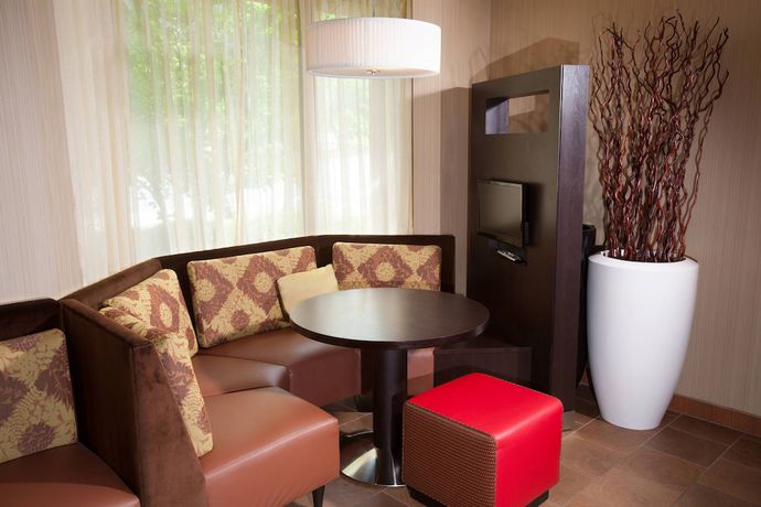 Imagen de los interiores del Hotel Courtyard By Marriott Burlington Williston. Foto 18