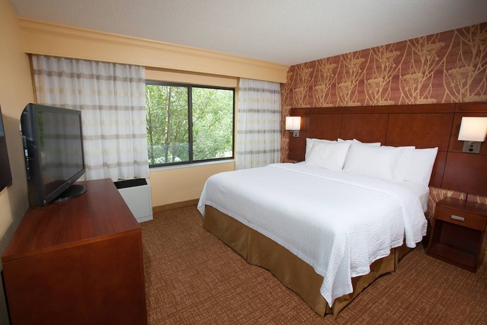Imagen de la habitación del Hotel Courtyard By Marriott Burlington Williston. Foto 13