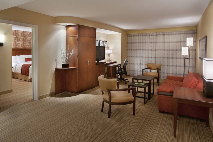 Imagen general del Hotel Courtyard By Marriott Calgary Airport. Foto 1