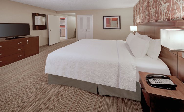 Imagen de la habitación del Hotel Courtyard By Marriott Calgary Airport. Foto 2