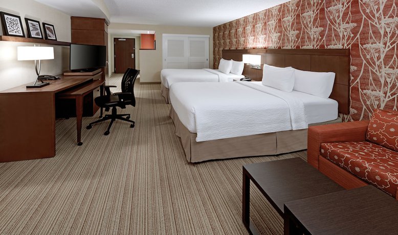 Imagen de la habitación del Hotel Courtyard By Marriott Calgary Airport. Foto 5