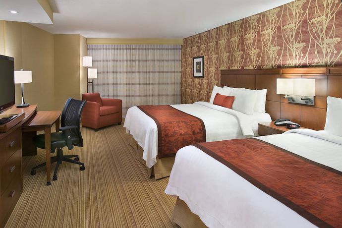 Imagen de la habitación del Hotel Courtyard By Marriott Calgary Airport. Foto 7