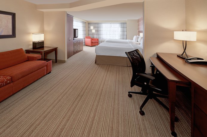 Imagen de la habitación del Hotel Courtyard By Marriott Calgary Airport. Foto 10