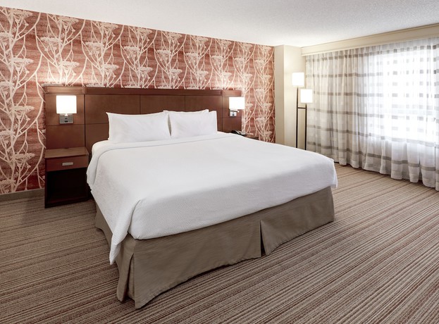 Imagen de la habitación del Hotel Courtyard By Marriott Calgary Airport. Foto 12