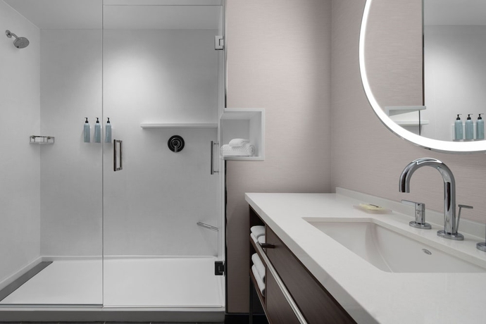 Imagen de la habitación del Hotel Courtyard By Marriott Calgary Downtown. Foto 14