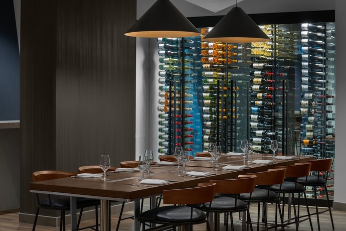 Imagen del bar/restaurante del Hotel Courtyard By Marriott Calgary Downtown. Foto 4