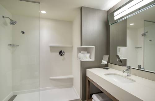 Imagen de la habitación del Hotel Courtyard By Marriott Calgary South. Foto 5