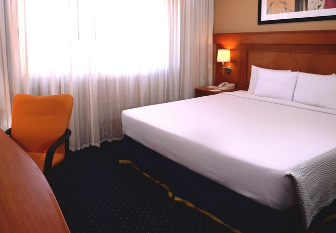 Imagen de la habitación del Hotel Courtyard By Marriott Cancun Airport. Foto 3