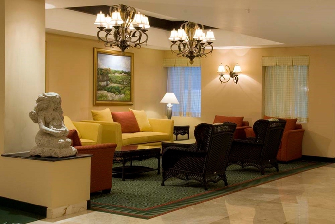 Imagen de los interiores del Hotel Courtyard By Marriott Cancun Airport. Foto 11