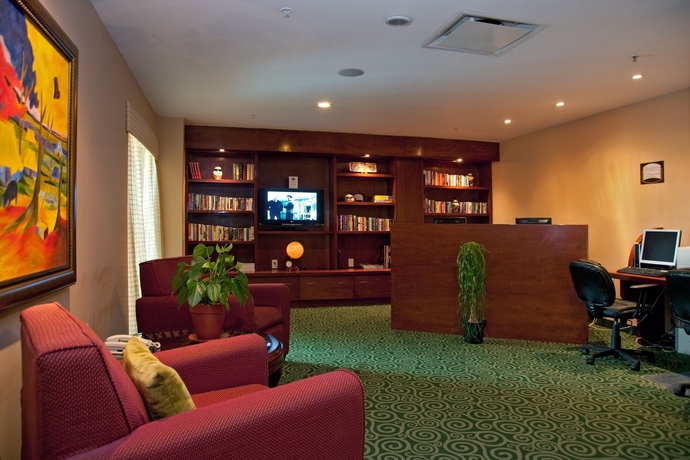 Imagen de los interiores del Hotel Courtyard By Marriott Cancun Airport. Foto 13