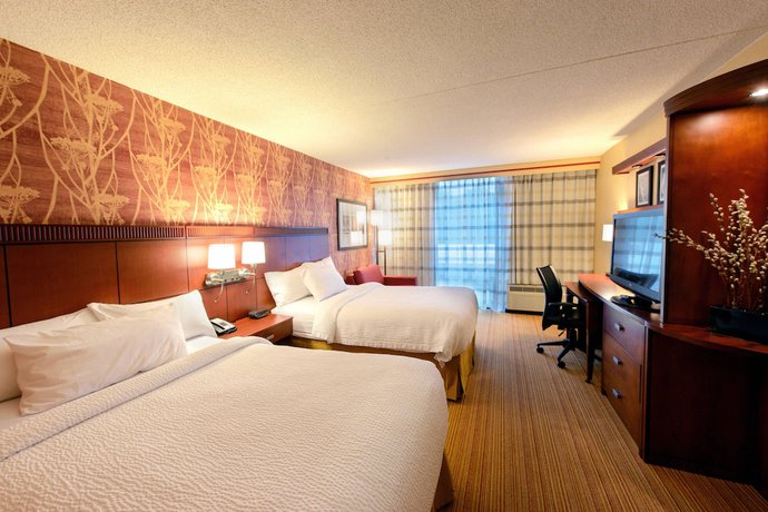 Imagen de la habitación del Hotel Courtyard By Marriott Canton. Foto 5