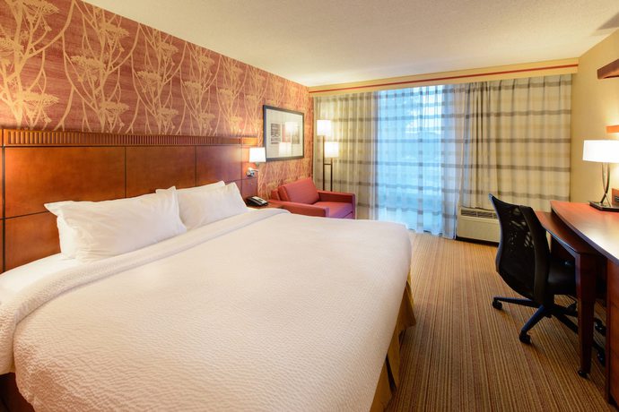 Imagen de la habitación del Hotel Courtyard By Marriott Canton. Foto 9